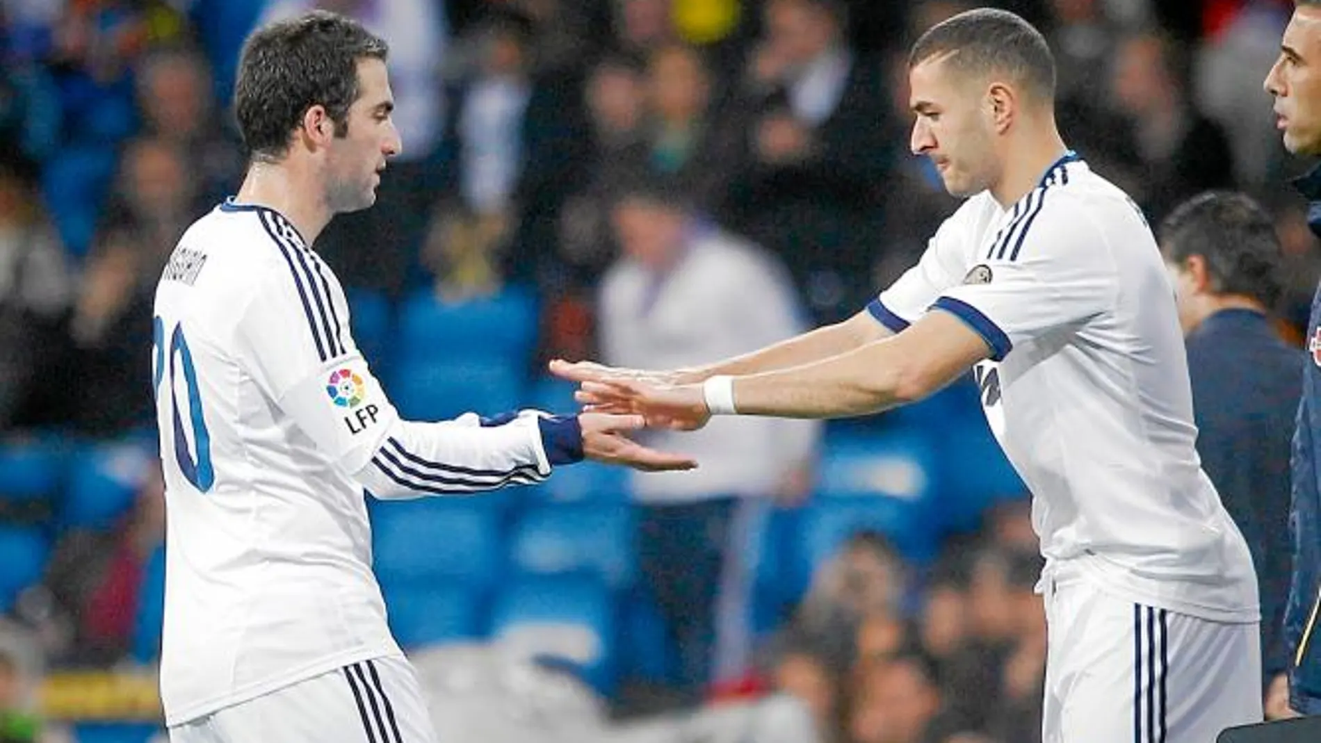 Higuaín y Benzema, el eterno dilema de Mourinho. Por ahora, el argentino ha jugado más que el francés