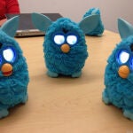 Furby vuelve más espeluznante que nunca gracias a unos ojos LCD
