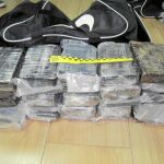 Parte de la cocaína decomisada en un fotografía facilitada por la Guardia Civil