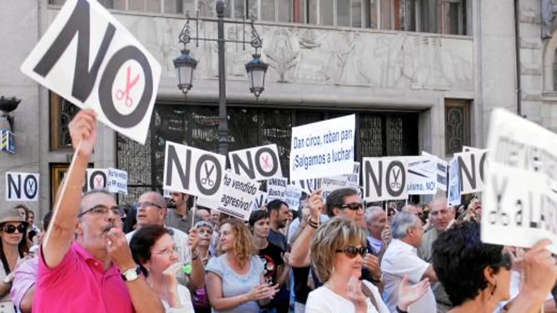 Un ahorro de 2.741 millones con los días libres de funcionarios