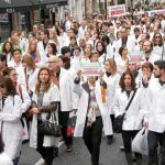 Los farmacéuticos volvieron a manifestarse ayer y mantienen la huelga indefinida