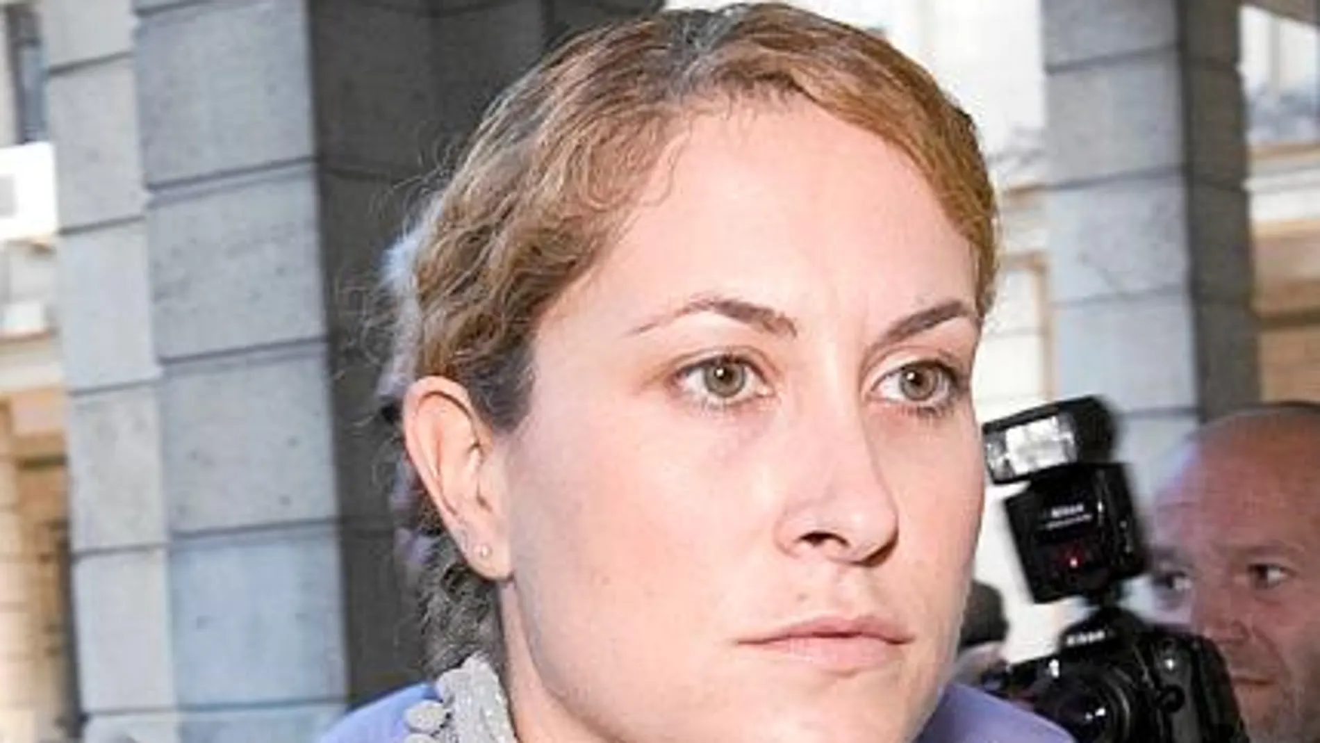 El juzgado de los Social número 4 de Sevilla ha declarado procedente el despido de Regla Pereira de Mercasevilla debido a su implicación en un supuesto delito de cohecho. Como ya sucedió con el ex subdirector de la sociedad mixta, el pasado 25
