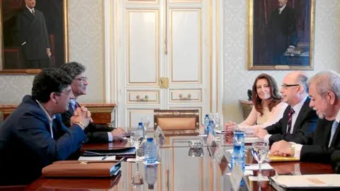 Valderas insta Beteta a «comportarse bien» y a no «seguir apretando»