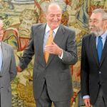 Los líderes de CC OO y UGT, ayer, con el Rey en Zarzuela