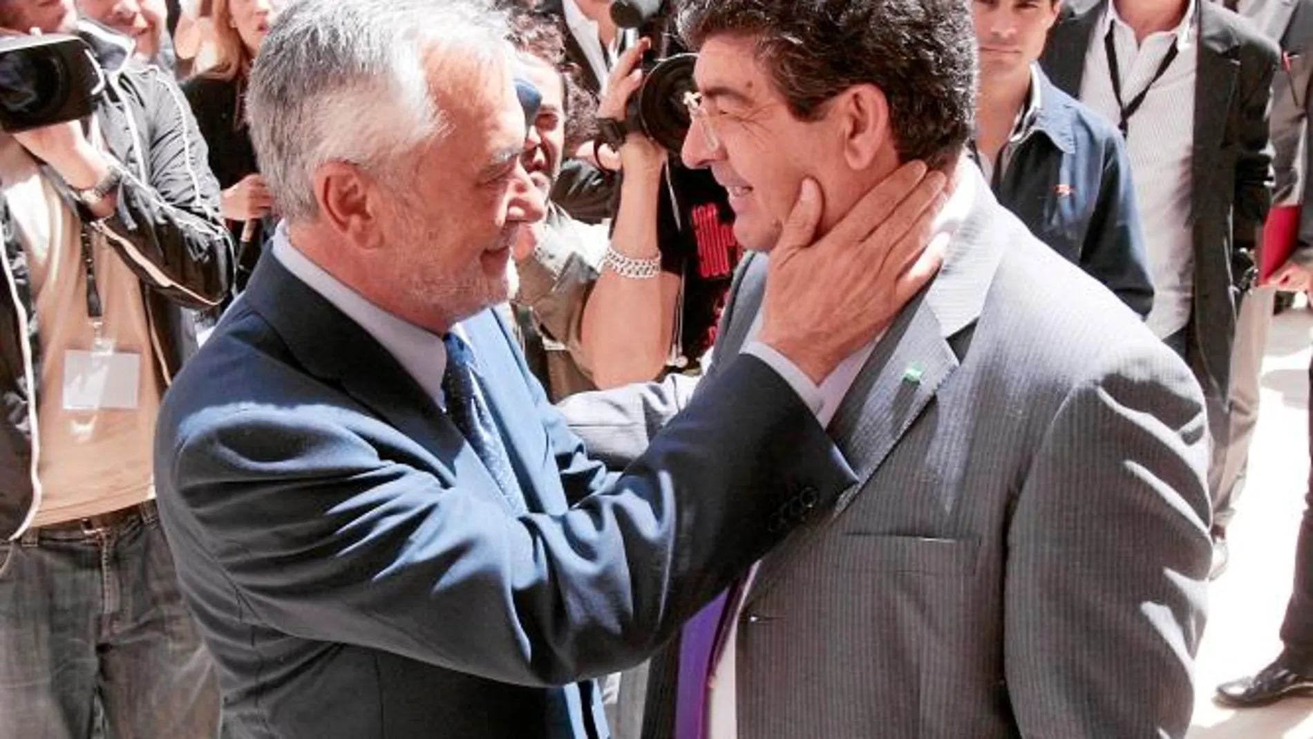 José Antonio Griñán y Diego Valderas, en el inicio de esta legislatura tras sellar el pacto de Gobierno