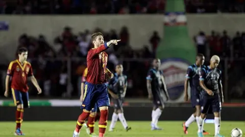 Sergio Ramos dedica uno de los goles de la selección