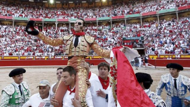Padilla cierra el círculo a hombros