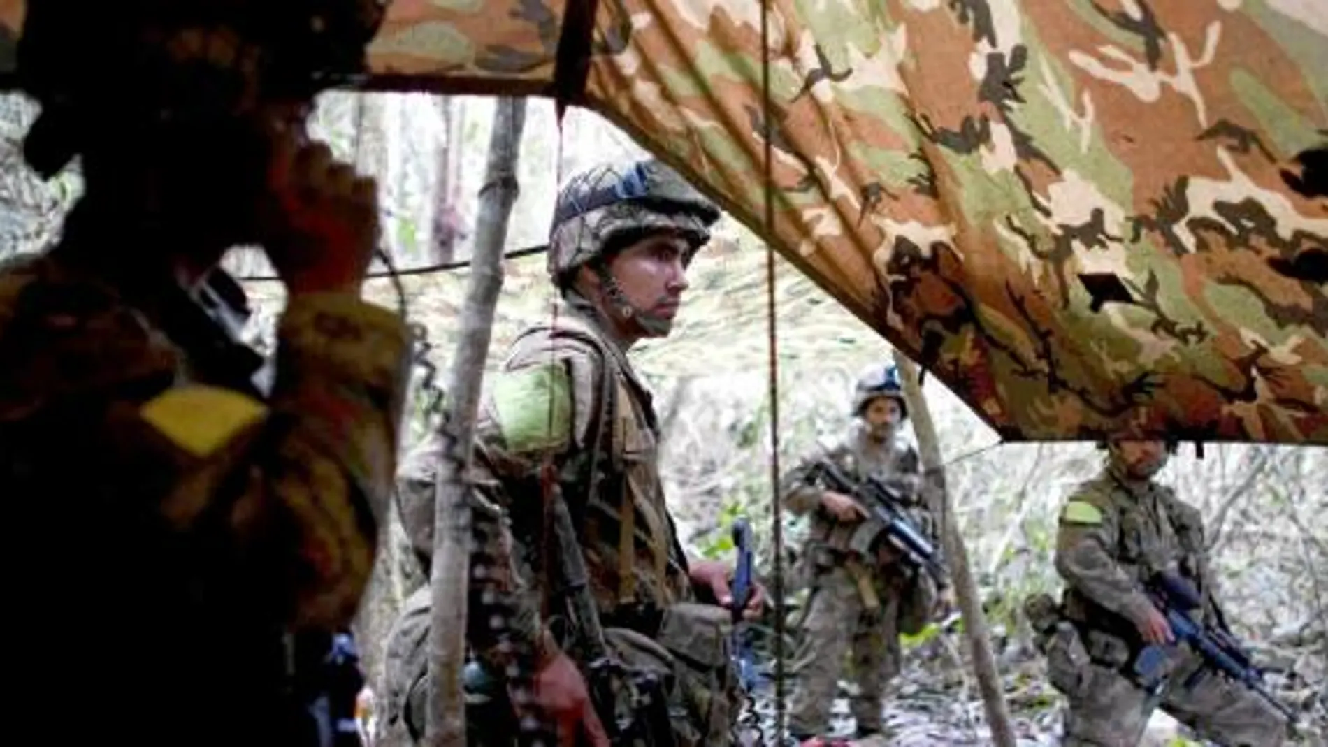 Guerrilleros de las FARC en la selva