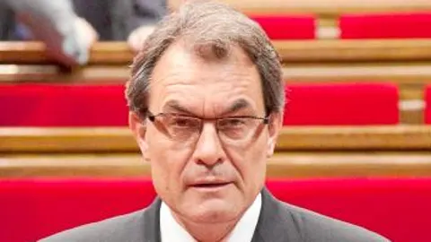 El Gobierno de Artur Mas no tiene problema en amenazar al Ejecutivo de Rajoy si éste no cumple sus exigencias. El presidente de la Generalitat ha puesto sobre la mesa de negociación la consulta y hasta un adelanto electoral