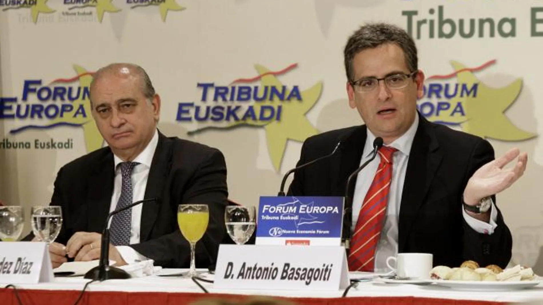 El Gobierno tratará de que los exiliados por ETA puedan votar en el País Vasco