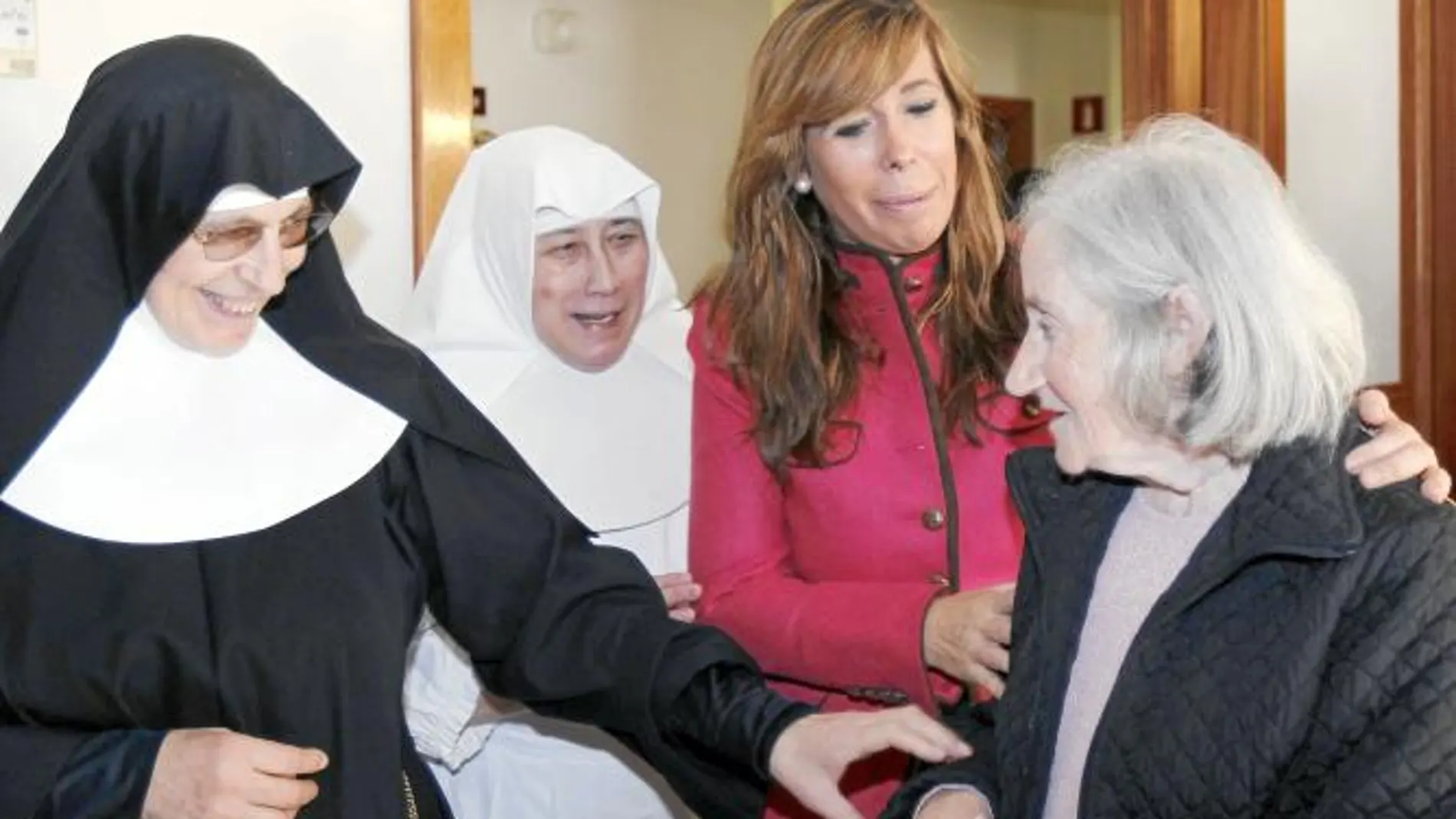 La Madre Esperanza y la Hermana Francisca acompañaron a Sánchez-Camacho durante la visita