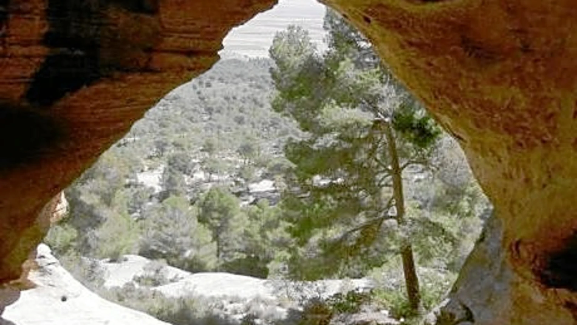 Una de las cuevas que se encuentran en el Monte Arabí de Yecla