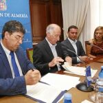 El vicepresidente de la Junta, Diego Valderas, se reunió ayer con el presidente de la Diputación de Almería, Gabriel Amat