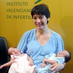 Los dos primeros bebés gestados a partir de óvulos «cogelados sin hielo» nacieron en el IVI de Valencia