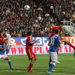 Pablo Daniel Osvaldo (17) marca un gol con la selección italiana ante Armenia