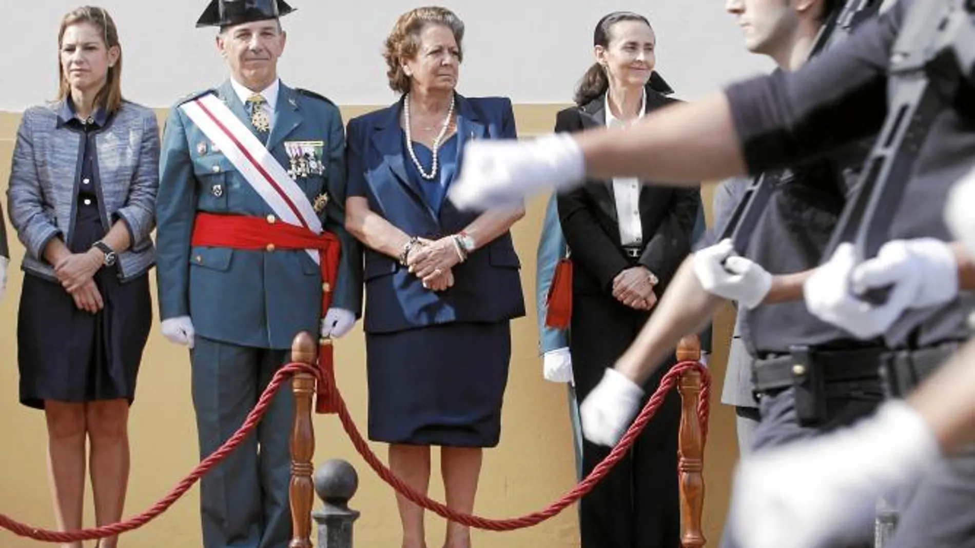 De Lelón y la alcaldesa Barberá asistieron al acto organizado por la Guardia Civil con del día de su patrona