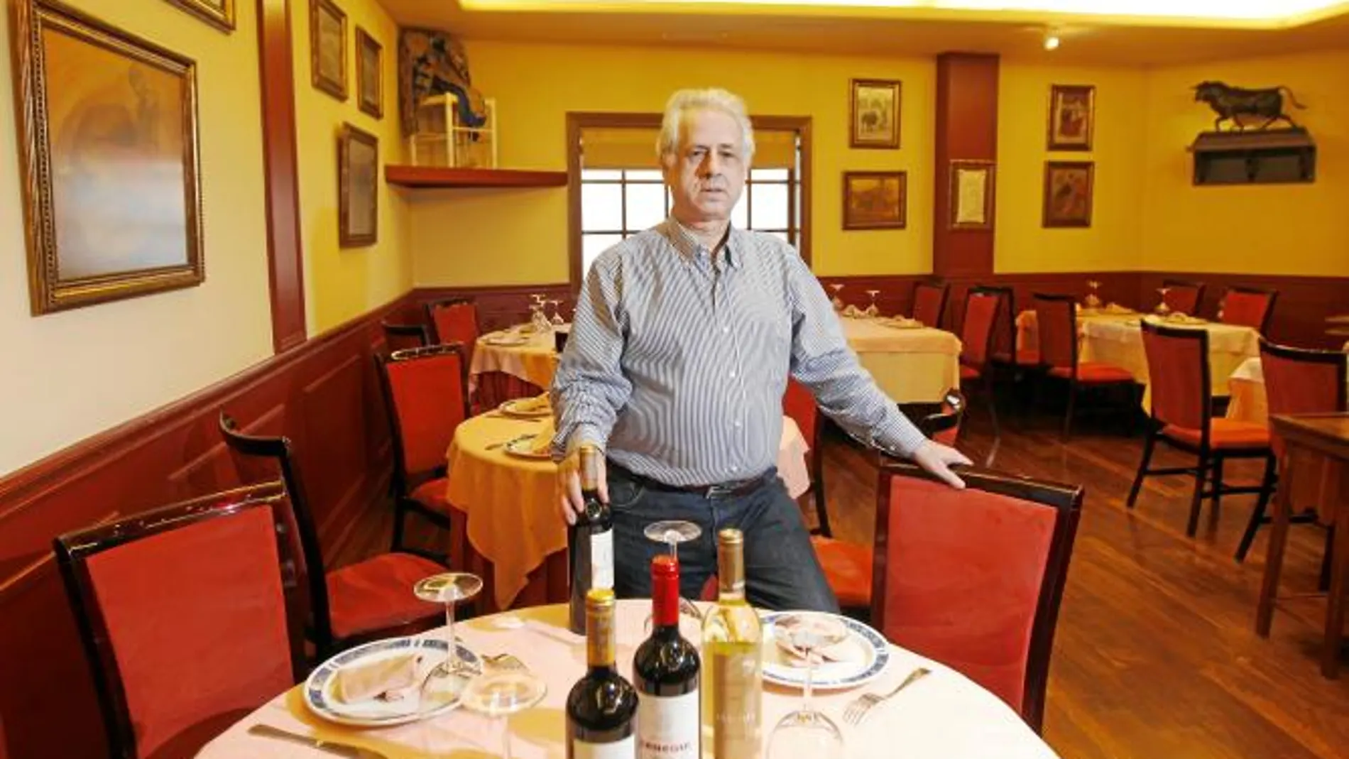 Toribio Anta, en el comedor del establecimiento, situado a pocos metros de las ventas