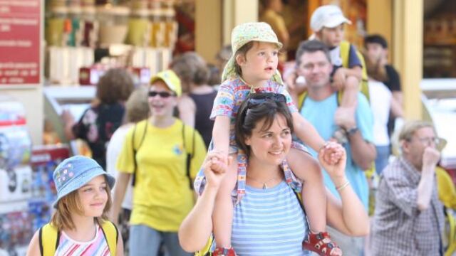 Las familias en camino hacia Milán