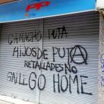 Los radicales se cebaron con las sedes del PP en el área metropolitana de Barcelona que grafitearon y atacaron sin compasión.