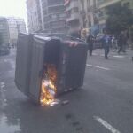 Un contenedor arde en las calles de Valencia