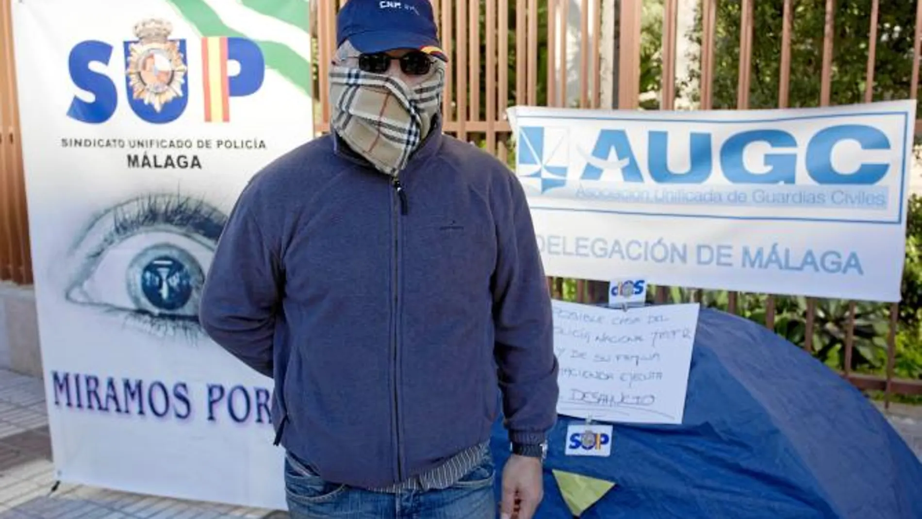 El Sindicato Unificado de Policía se manifestó ayer en la puerta de la Delegación de Hacienda en Málaga