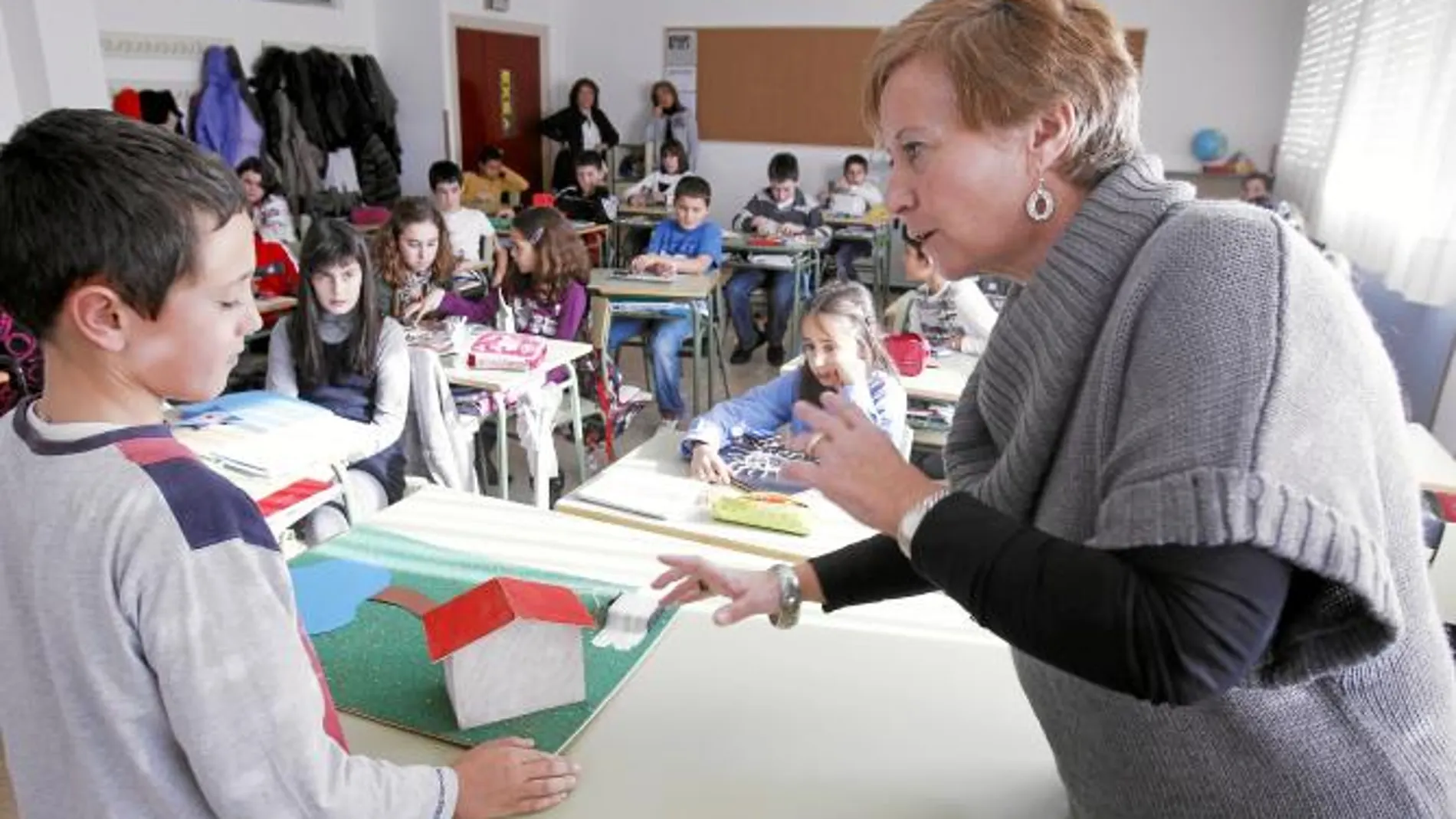 Educación acusa a UGT de falsear las cifras sobre la ausencia de sustitutos