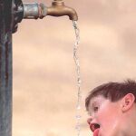 Los ciudadanos pagarán la tercera subida del agua en un año