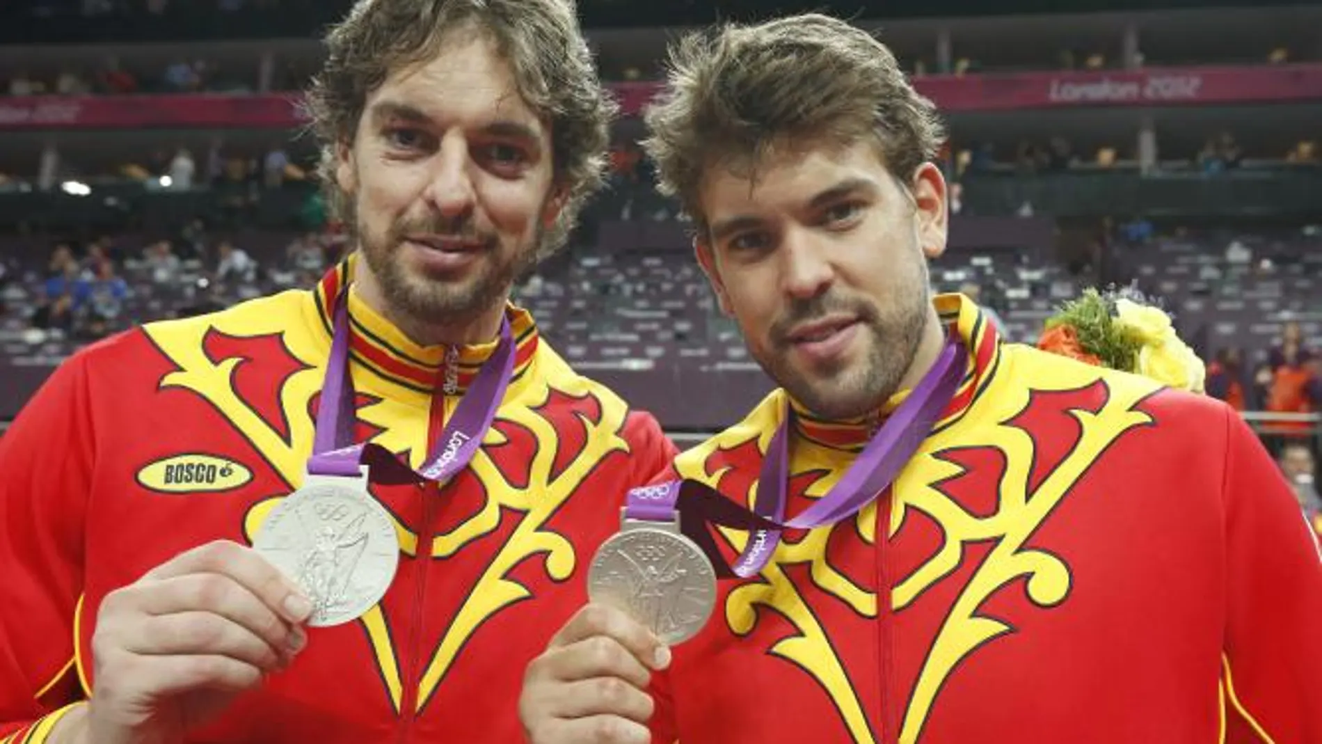 Pau y Marc Gasol, con la plata olímpica en Pekín