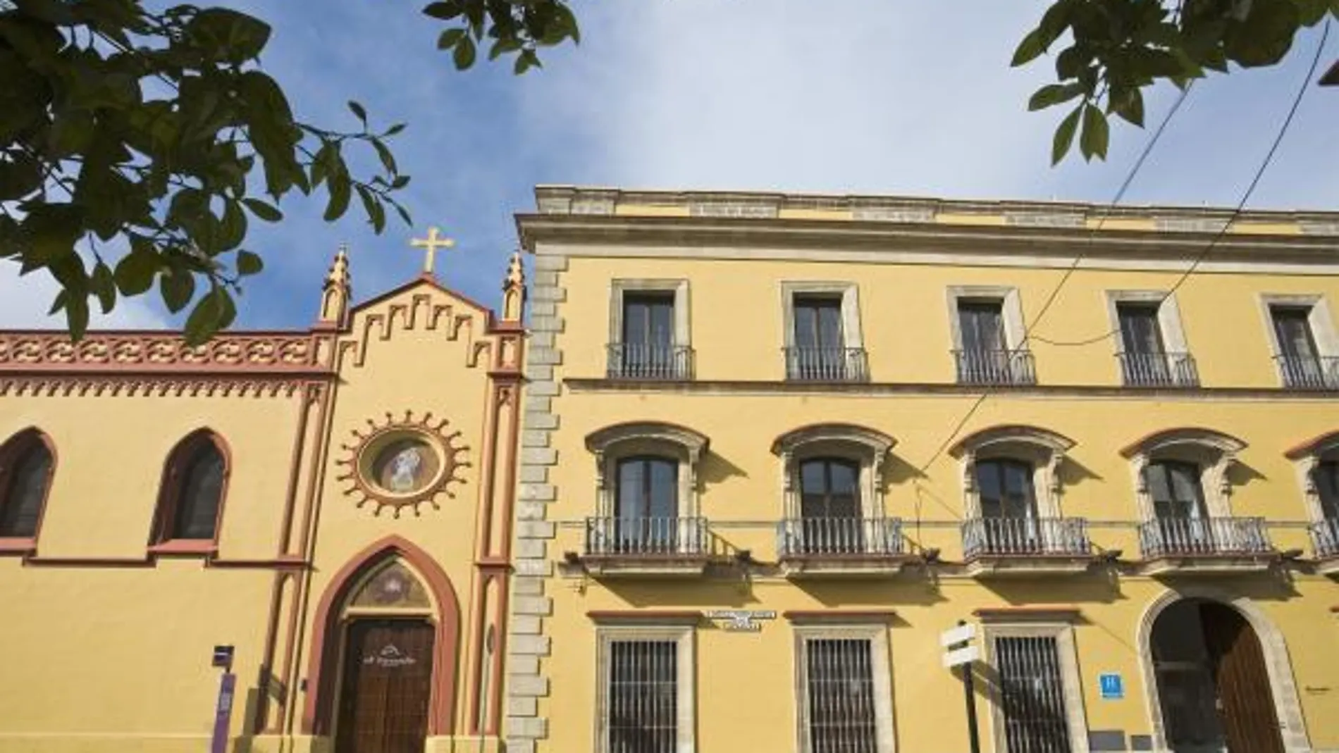 Nacido de la reforma del Convento María Auxiliadora, el hotel muestra la arquitectura del siglo XIX