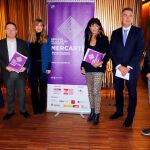 La comisaria del certamen, Nines Carrascal; el presidente de la Federación Estatal de Asociaciones de Empresas de Teatro y Danza, Jesús Cimarro; la directora general de Políticas Culturales, Mar Sancho; la concejala de Cultura, Ana Redondo; y el director de la Feria de Valladolid, Alberto Alonso, presentan Mercantes