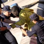 La Policía Nacional prohíbe los cupos de detención de inmigrantes y las redadas «indiscriminadas»