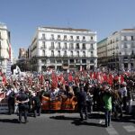 La delegada del Gobierno en Madrid increpada por los manifestantes contra el PP
