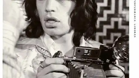 Mick Jagger, en el rodaje de «Performance», fotografiado por Baron Wolman en 1968, de «Rolling Stones 50 x20»