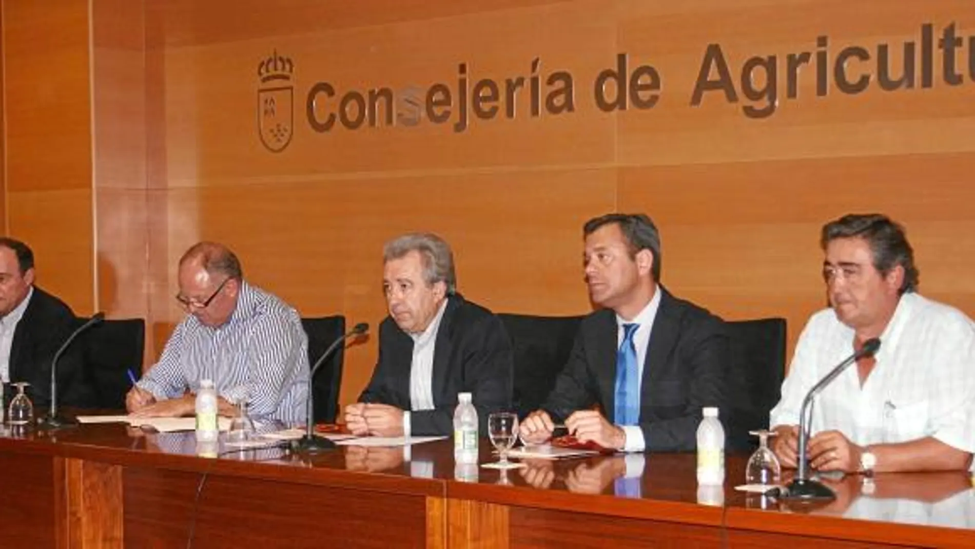 Un nuevo embalse en Yecla permitirá a 580 agricultores aprovechar las aguas regeneradas r