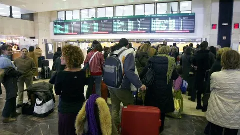 Este año se han ido de España 420.150 personas, 54.912 eran españolas