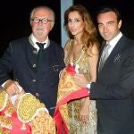 Enrique Ponce regala un traje de luces a Botero por su 80 cumpleaños