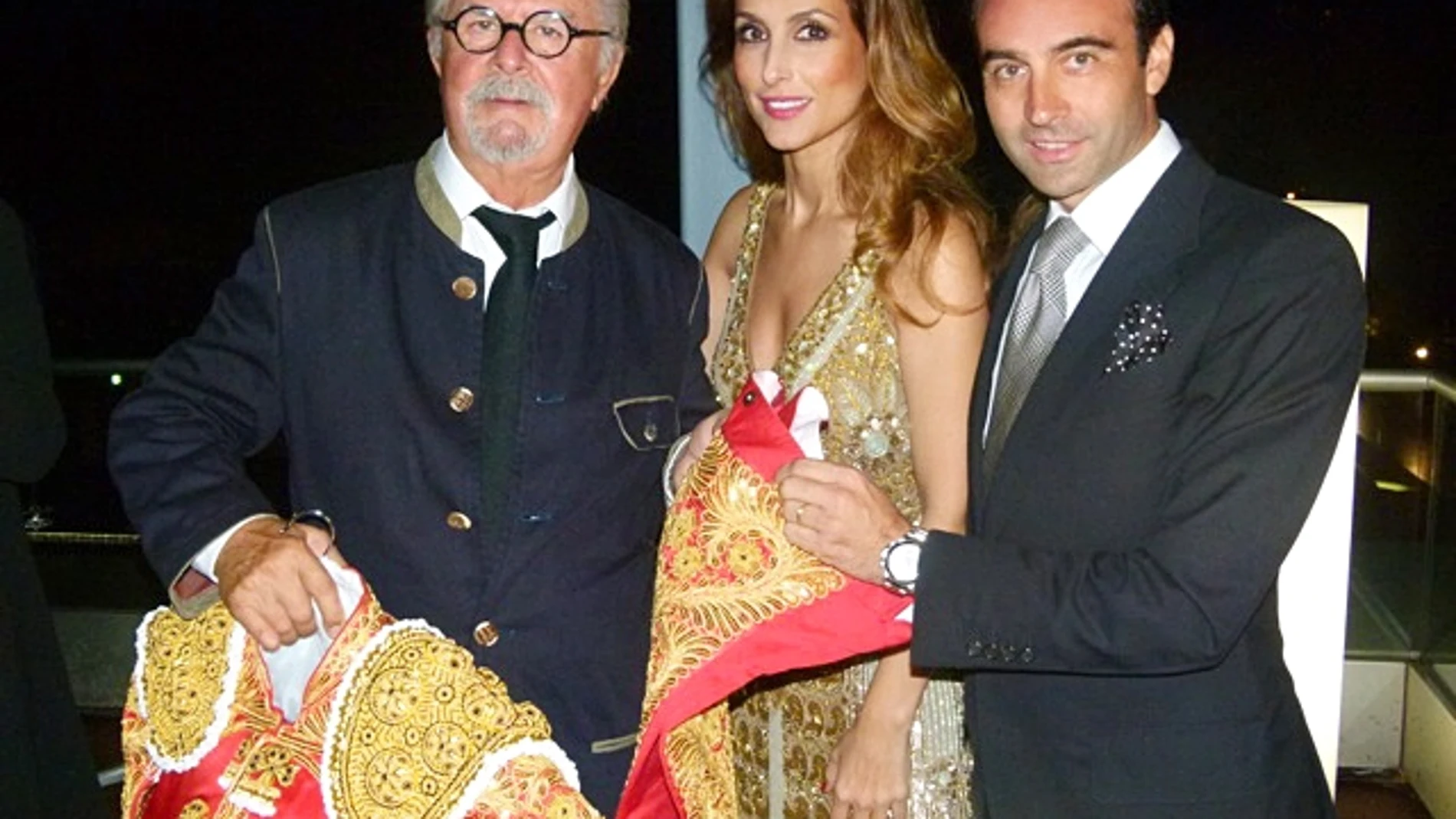 Enrique Ponce regala un traje de luces a Botero por su 80 cumpleaños