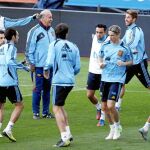 La Selección, durante el entrenamiento en la tarde de ayer en el Vicente Calderón
