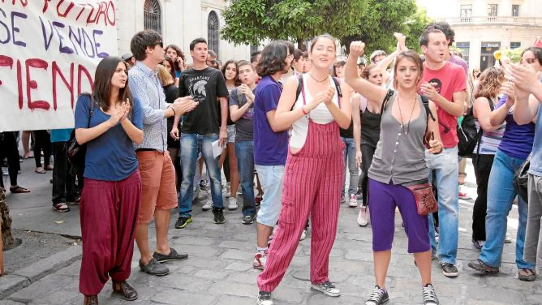 Los universitarios en huelga 15 días y vigilando a quien imparta clases