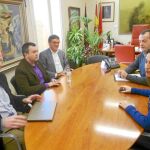 Los concejales Iniesta y Fuentes durante el encuentro que mantuvieron con Latbus la semana pasada