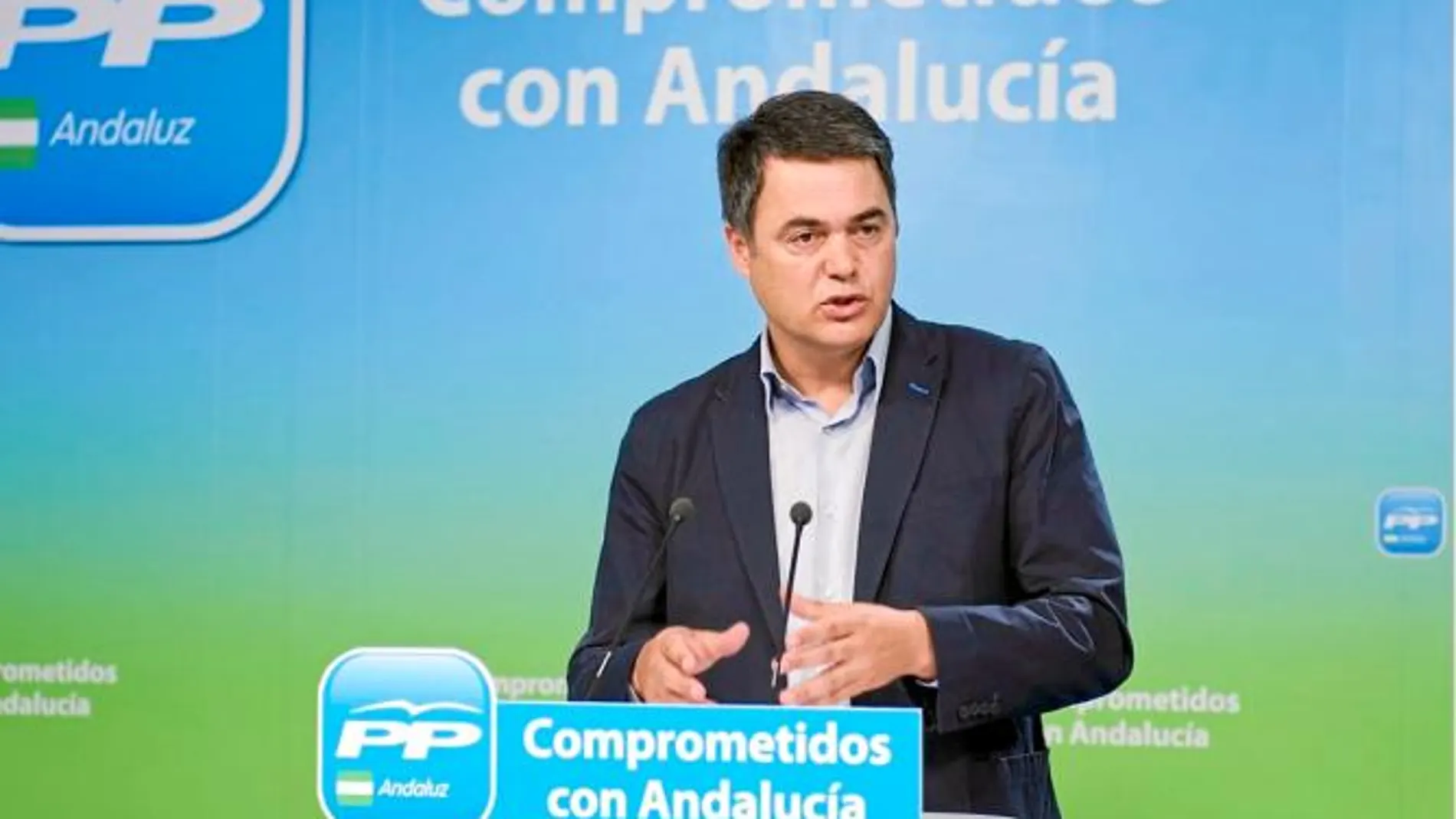 El portavoz del Grupo Popular en el Parlamento andaluz, Carlos Rojas, ayer, en la sede de su partido