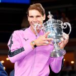 Nadal posa con la copa de campeón del Us Open