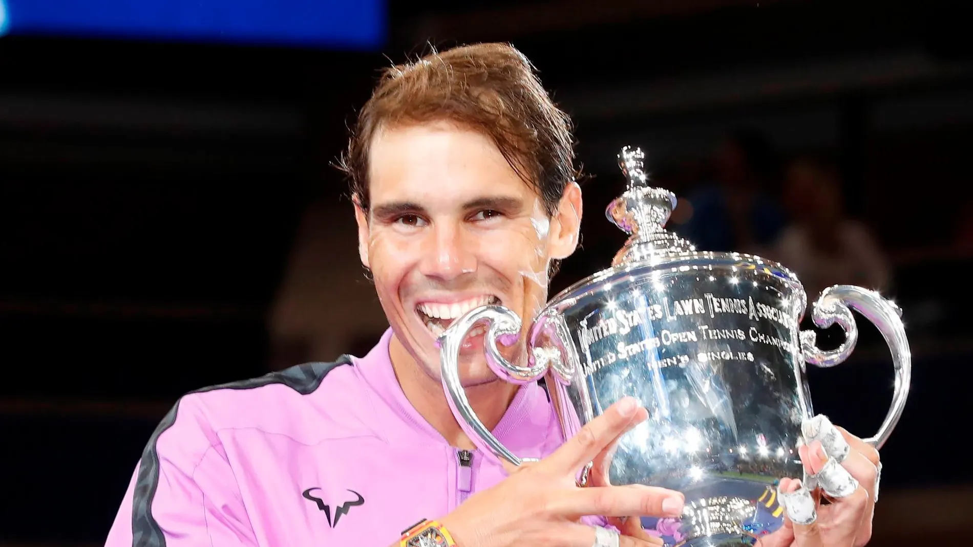 Nadal posa con la copa de campeón del Us Open