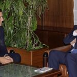 Un instante de la reunión que mantenía Fernández Mañueco con el portavoz del Grupo Parlamentario Popular, Raúl de la Hoz
