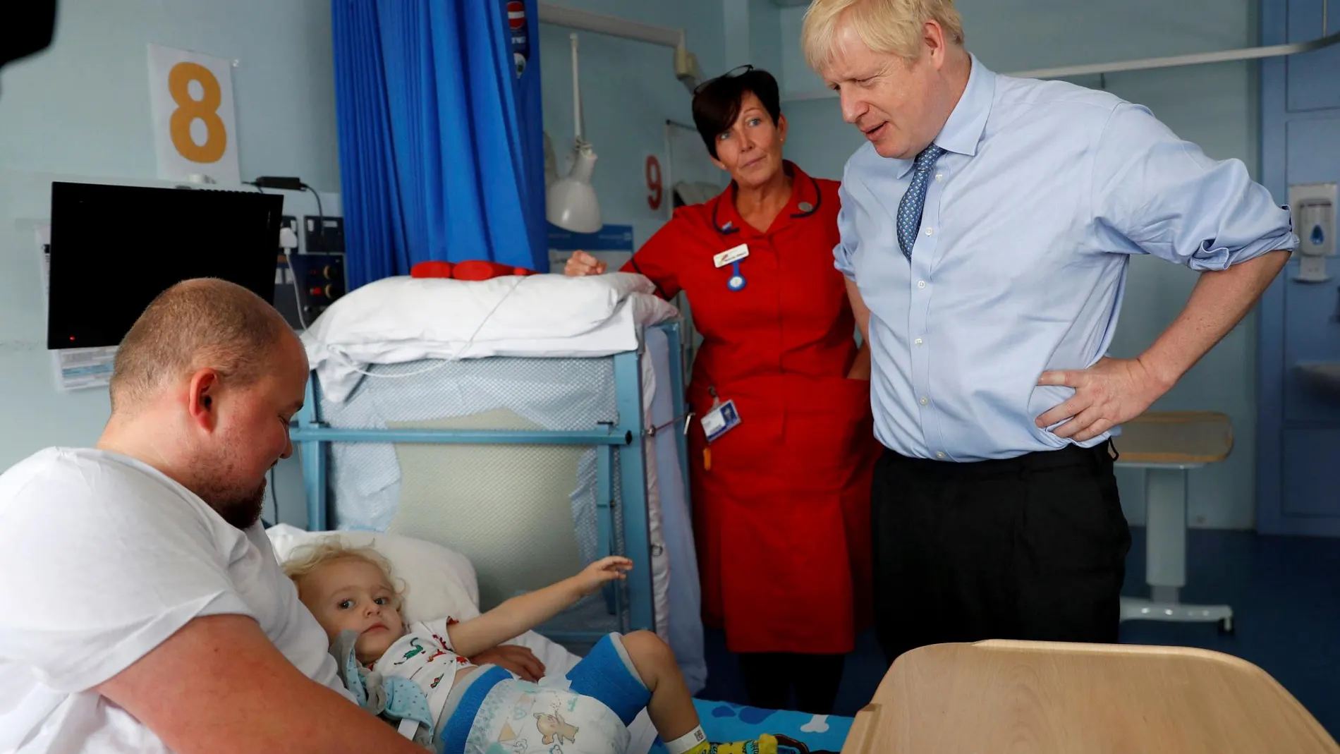 Boris Johnson visitó este lunes el Cornwall Hospital de la localidad de Truro/Ap