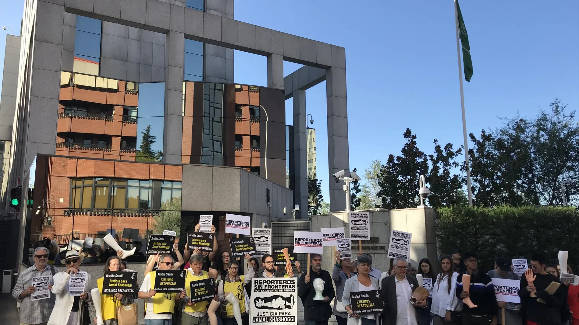 Protesta ante la Embajada de Arabia Saudí en Madrid por el caso Khashoggi: “Sin periodismo no hay democracia”