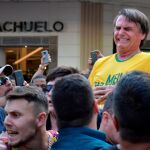 Foto de archivo del momento en que Bolsonaro fue apuñalado en Juiz de Fora, en el estado de Minas Gerais/Reuters