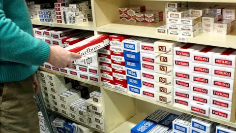 Los estancos españoles se "forran"con la subida del tabaco en Francia