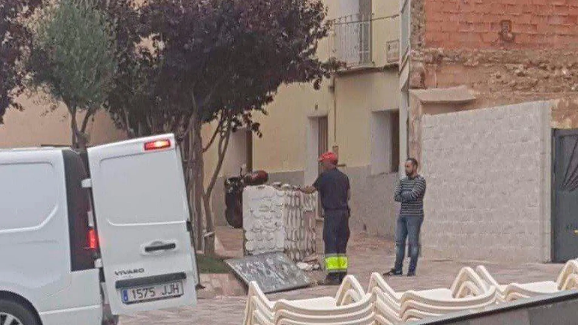 Unos operarios han retirado la estatua/Ep