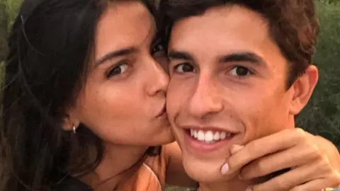 Marc Márquez y Lucía Rivera pasean sus cuerpazos en la Costa Brava